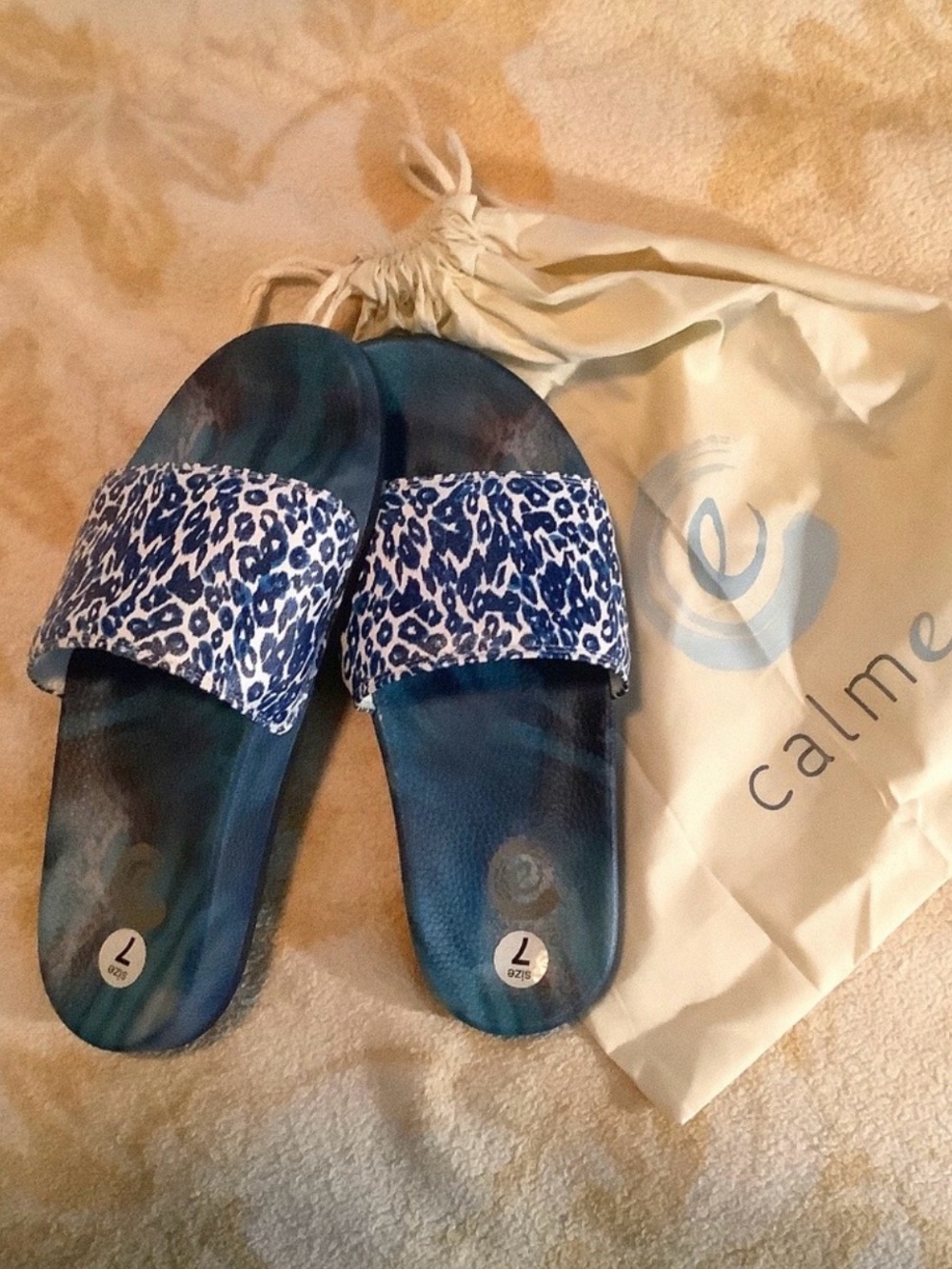 🆕 Calmé by Johnny Was blue tiger print pool slides size 7